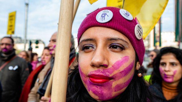 Mor Cuma: Hollanda'daki LGBTİ bireylerle dayanışma gününe ilkokullar da katılıyor