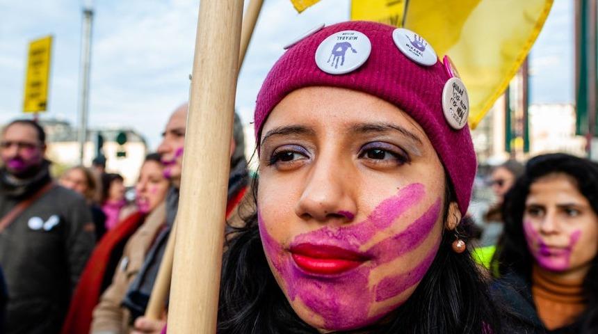 Mor Cuma: Hollanda'daki LGBTİ bireylerle dayanışma g&uuml;n&uuml;ne ilkokullar da katılıyor