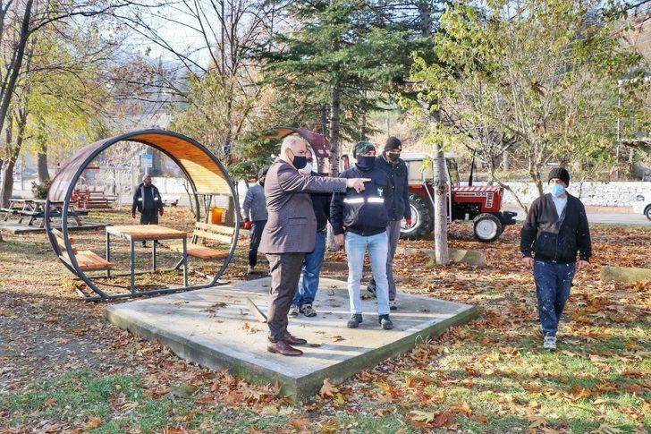 Belediyenin atölyesinde üretilen bank ve kameriyeler kullanıma sunuldu G4