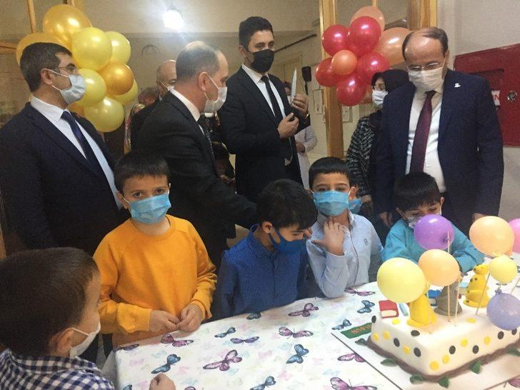 ETÜ Rektörü Prof. Dr. Çakmak’tan devlet korumasındaki çocuklara destek G2