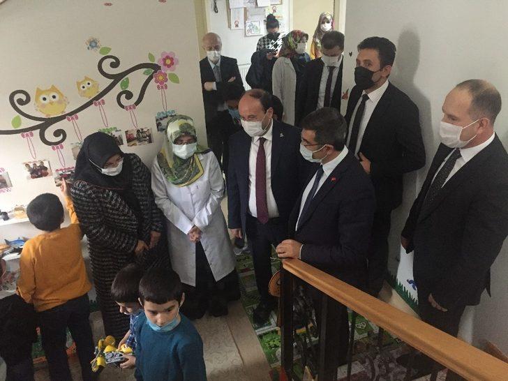 ETÜ Rektörü Prof. Dr. Çakmak’tan devlet korumasındaki çocuklara destek G4