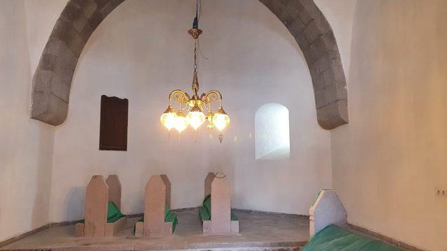 Ebu İshak Türbesi’nde restorasyon çalışması tamamlandı