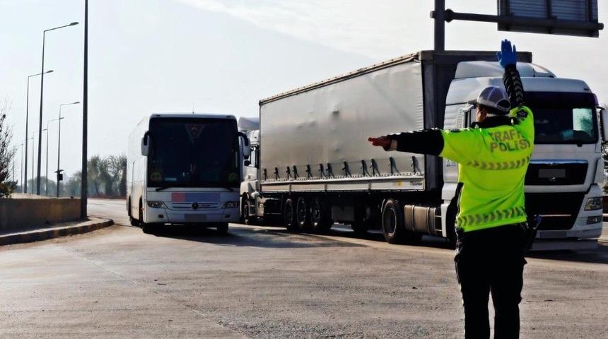 Konya&rsquo;da trafik denetimlerinde 3 bin 179 s&uuml;r&uuml;c&uuml;ye ceza