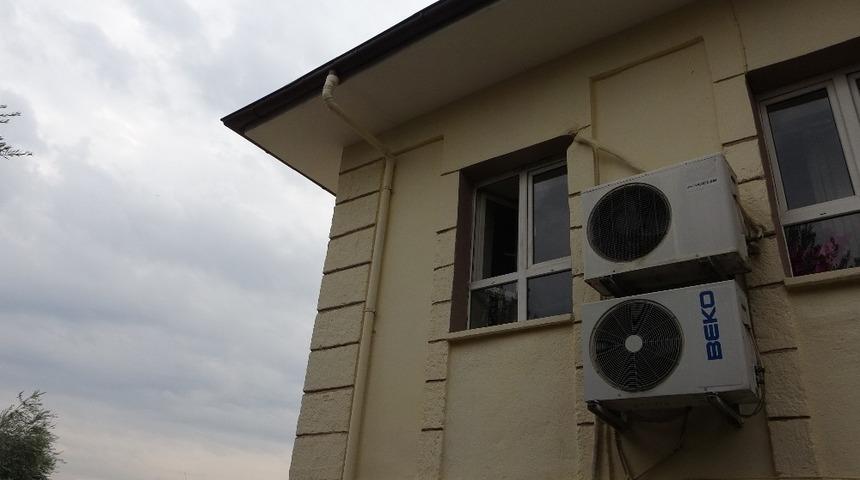 M&uuml;d&uuml;r ile yardımcısının bilgisayarları &ccedil;alındı