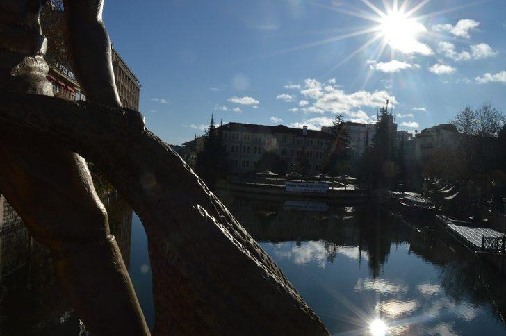 Eskişehir’de güneş yazdan kalma bir gün yaşattı G3