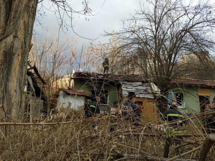 Tek katlı metruk evde çıkan yangın korkuttu G3