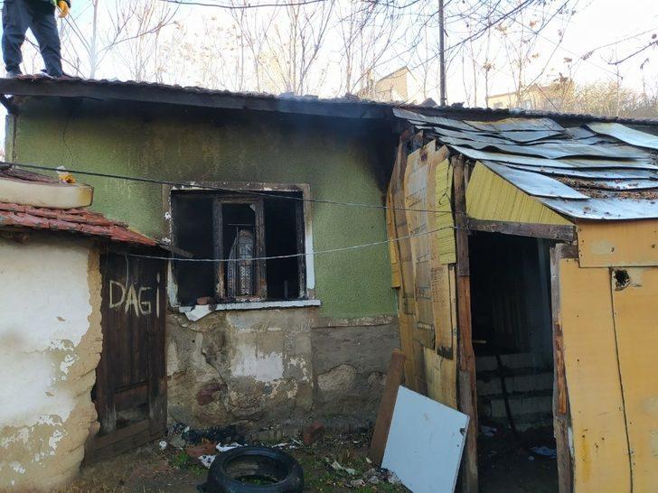 Tek katlı metruk evde çıkan yangın korkuttu G5