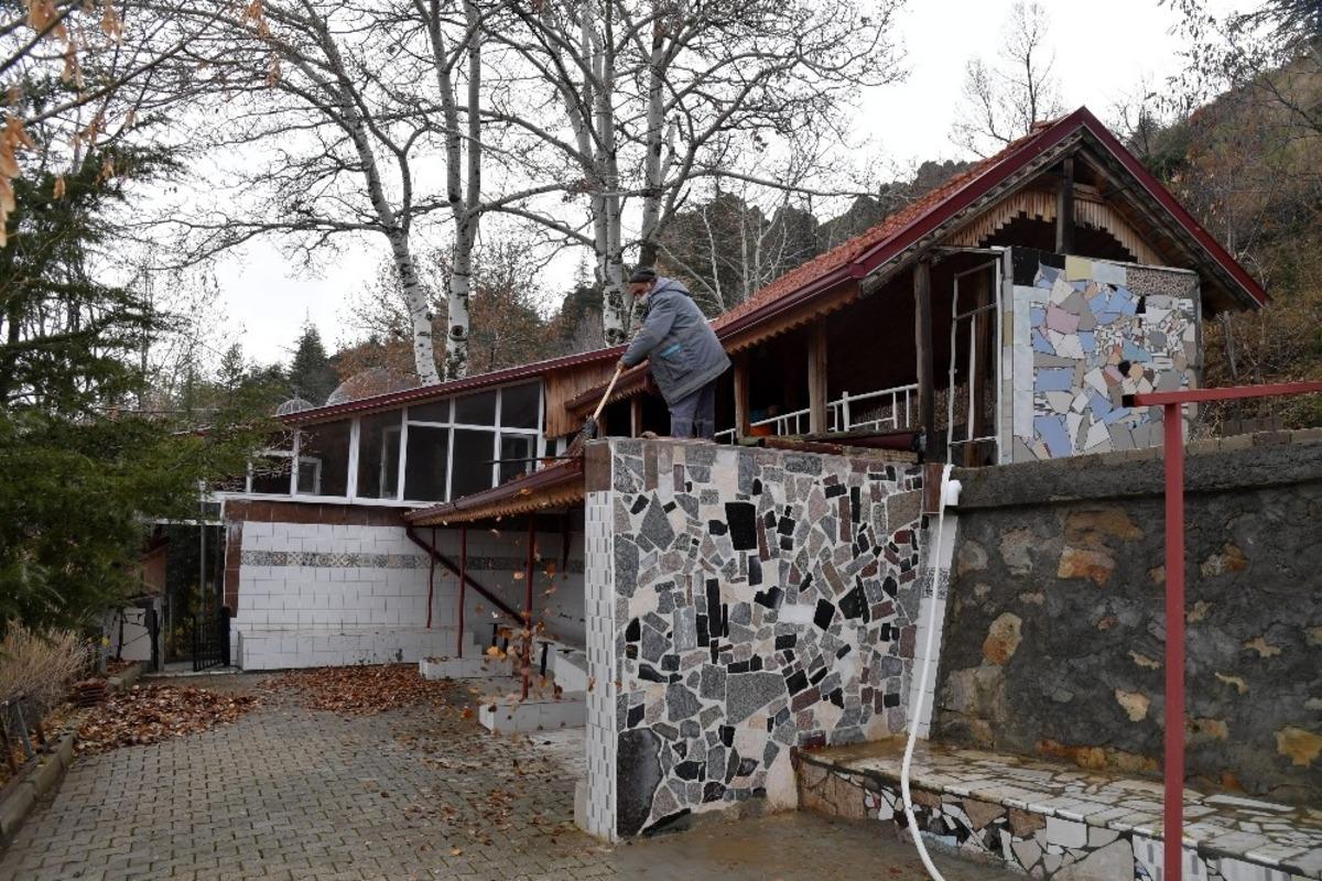 Isparta&rsquo;da Kirazlıdere ve Sidre tepesinden 3 kamyon atık toplandı