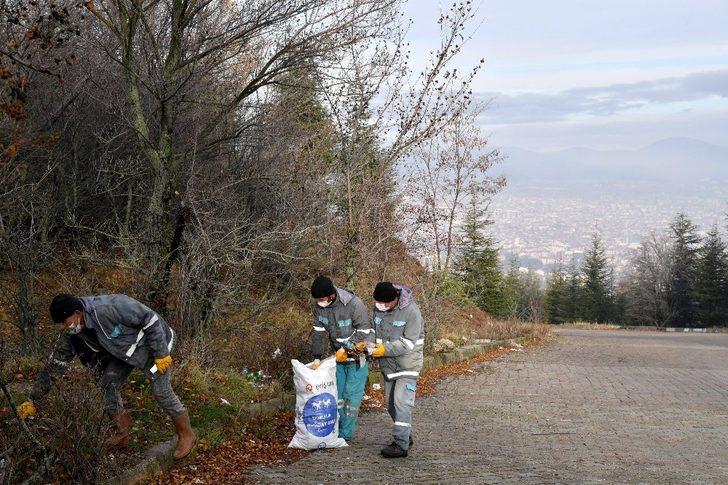 Isparta’da Kirazlıdere ve Sidre tepesinden 3 kamyon atık toplandı G3