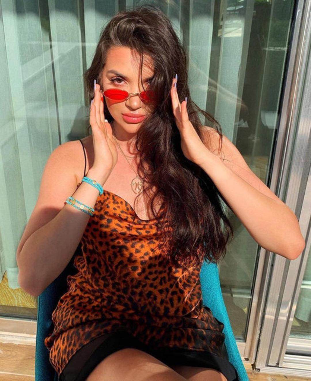 Rafet El Roman'ın kızı Su El Roman: Babam m&uuml;dahale etmez