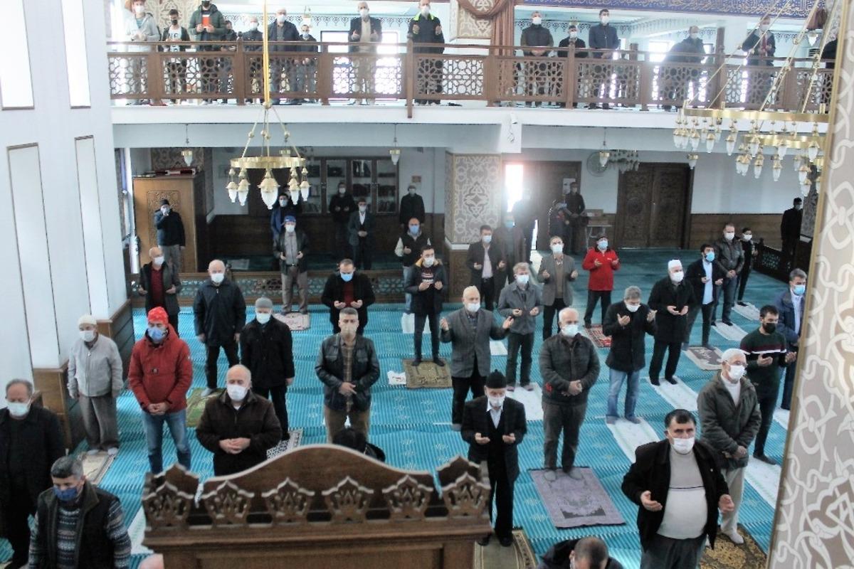 Manyas&rsquo;ta Cuma namazı sonrası yağmur duası yapıldı