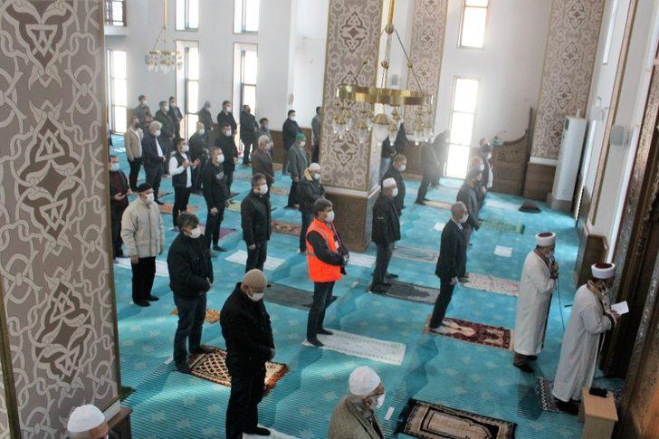 Manyas’ta Cuma namazı sonrası yağmur duası yapıldı G2