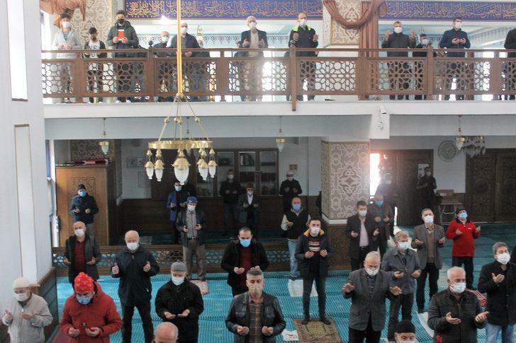 Manyas’ta Cuma namazı sonrası yağmur duası yapıldı G3