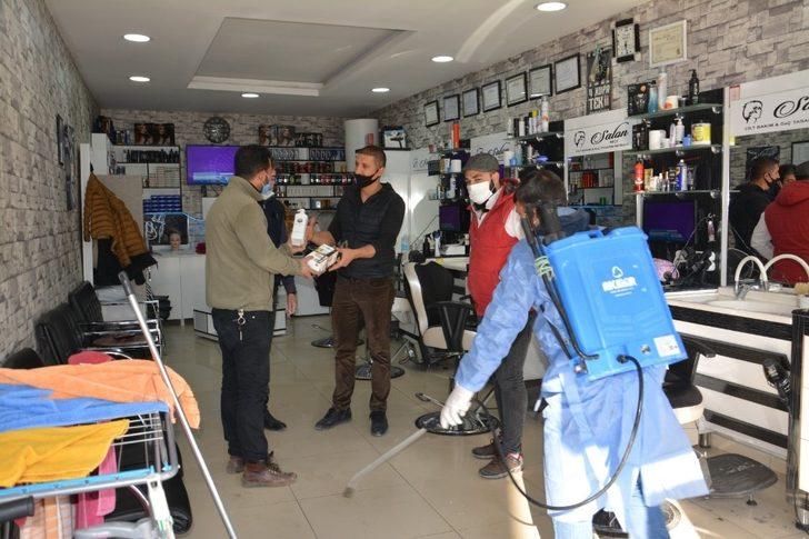 Ergani Belediyesinden kuaförlere maske ve dezenfektan desteği G2