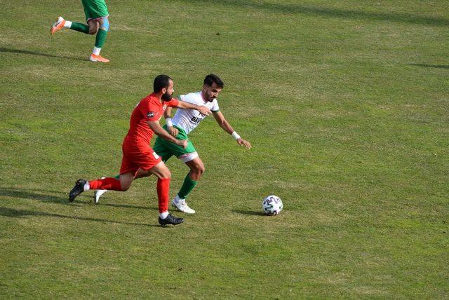 Genç futbolcu takımını sırtlıyor