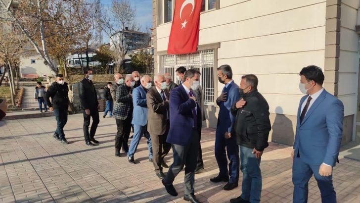 AK Parti Hakkari İl Başkanı Gür, sınırdaki ilçeleri ziyaret etti G2