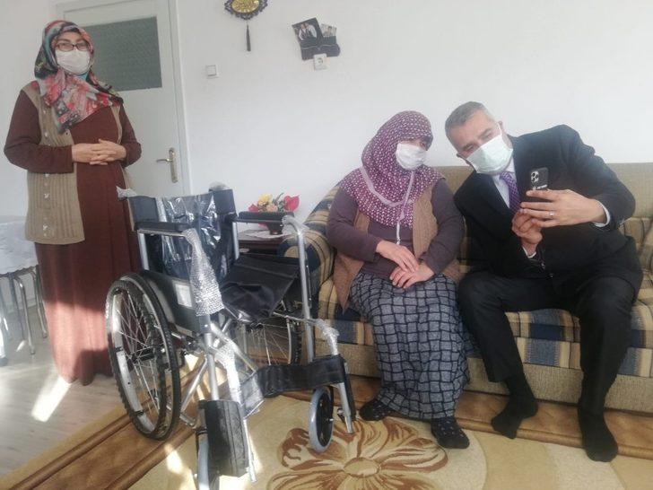 Ceylan ve Ahlatcı çocuklara tablet ve oyuncak hediye etti G2