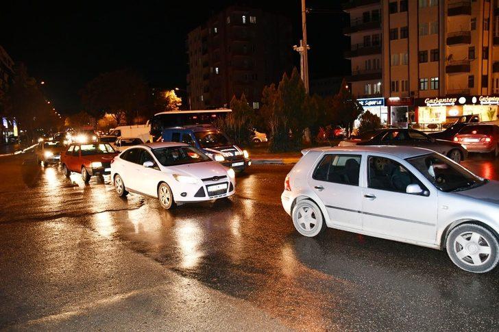 Hafta sonu kısıtlaması öncesi trafik ve alışveriş yoğunluğu G4