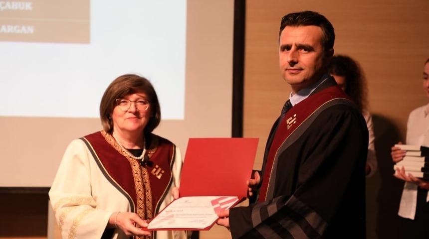 Emetli profesörün başarısı gururlandırdı