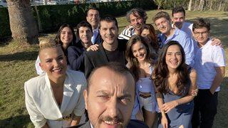 Son Yaz'ın çekimleri Çeşme'de sürüyor! Ali Atay'dan ekip pozu! Son Yaz dizisi konusu nedir, oyuncuları kimler? 