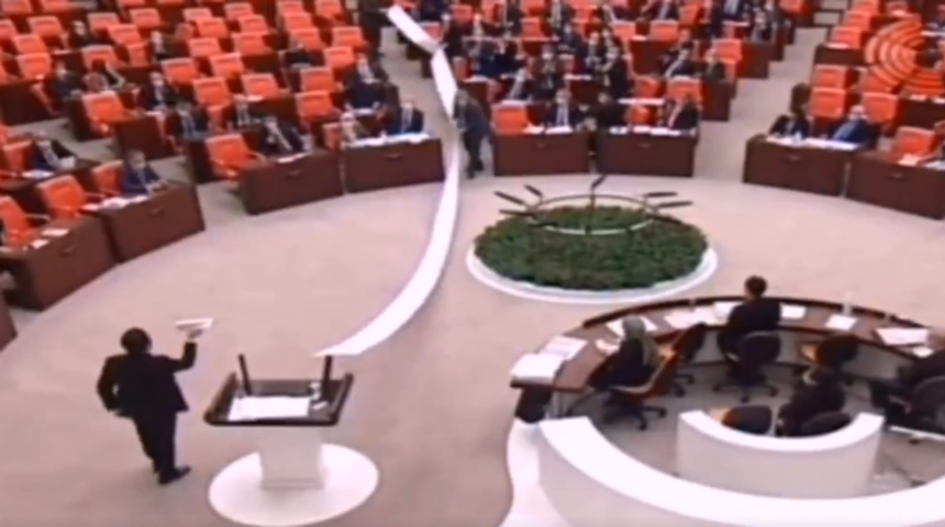 CHP'li Kaya: Elimdeki liste AKP'nin 18 yılda sattıklarının listesidir