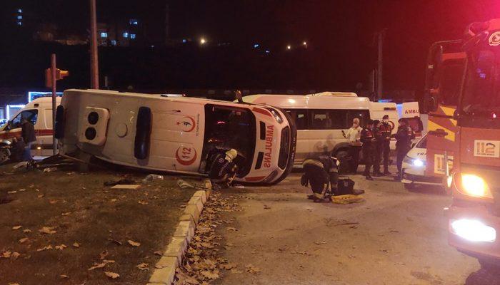 Denizli'de ambulans ile işçi servisi çarpıştı: 14 yaralı