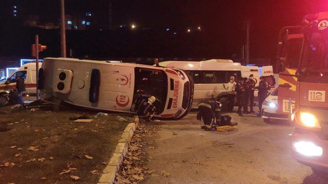 Denizli'de ambulans ile işçi servisi çarpıştı: 14 yaralı
