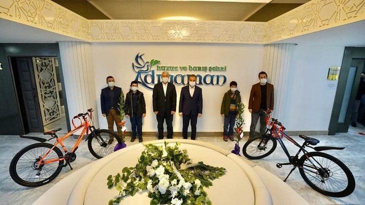 Türkiye 2’ncisi olan öğrencilere çeşitli kurumlardan hediye G2