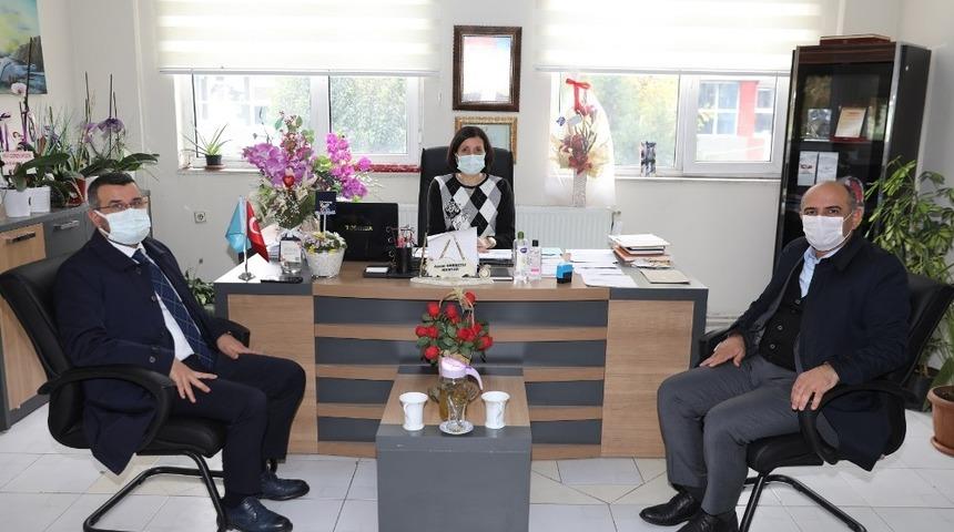 Söğüt, sağlık çalışanlarına ve mahalle muhtarına ziyaret gerçekleştirdi