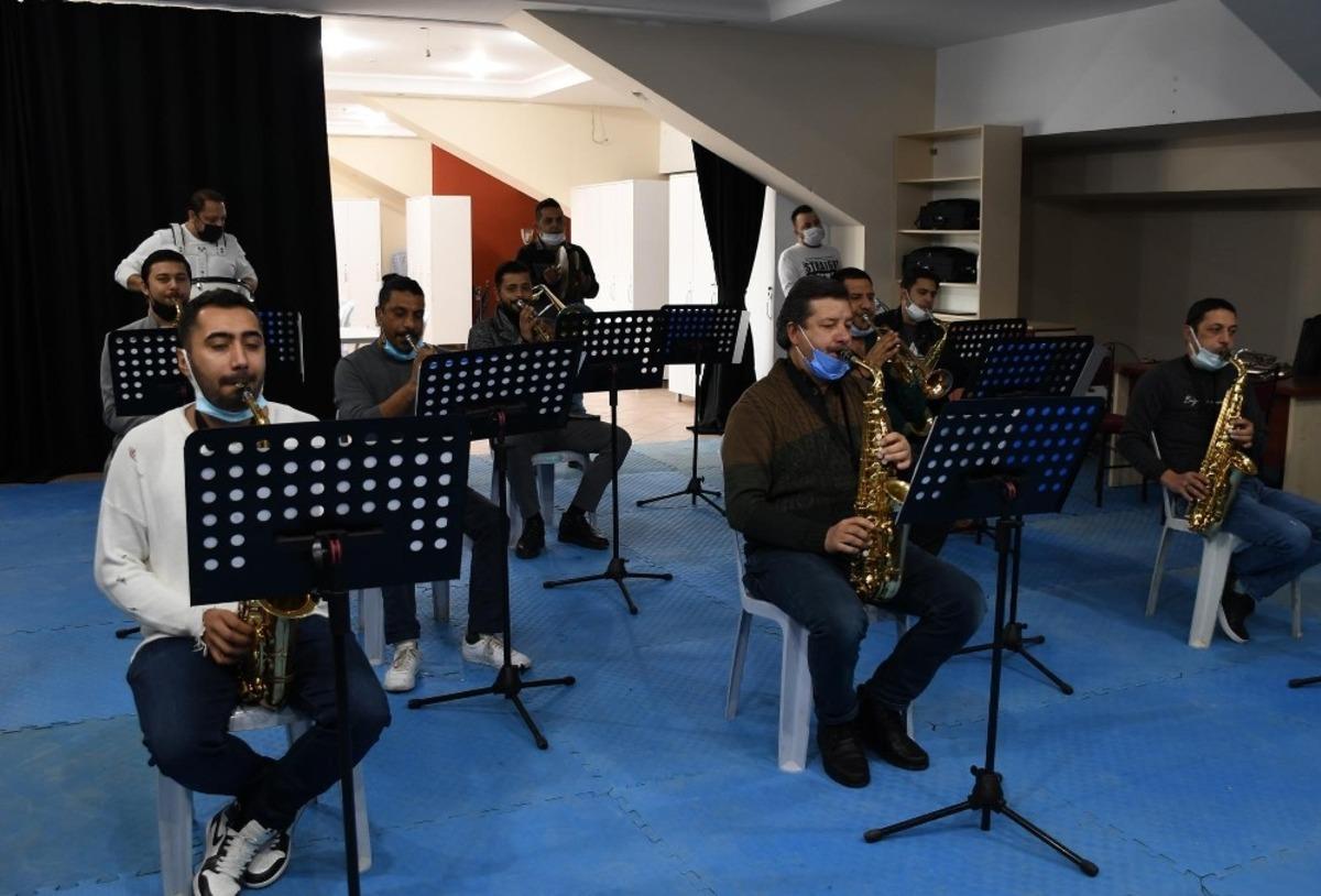 Kuşadası Belediye bandosu ile kent orkestrasına yeni st&uuml;dyo
