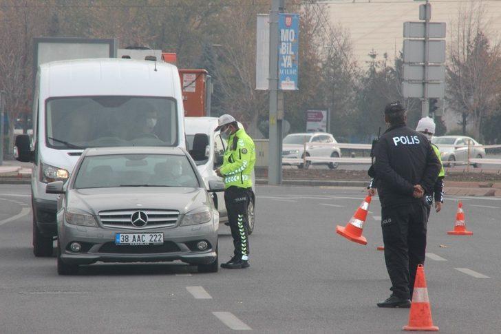 Kayseri’de cadde ve sokaklar boş kaldı G3