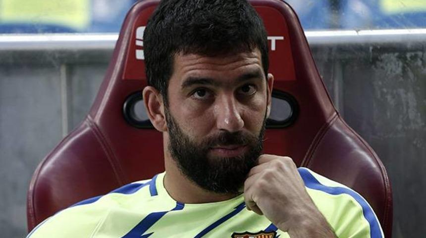 Arda Turan Barcelona'nın kampına gitti, kafaları karıştırdı
