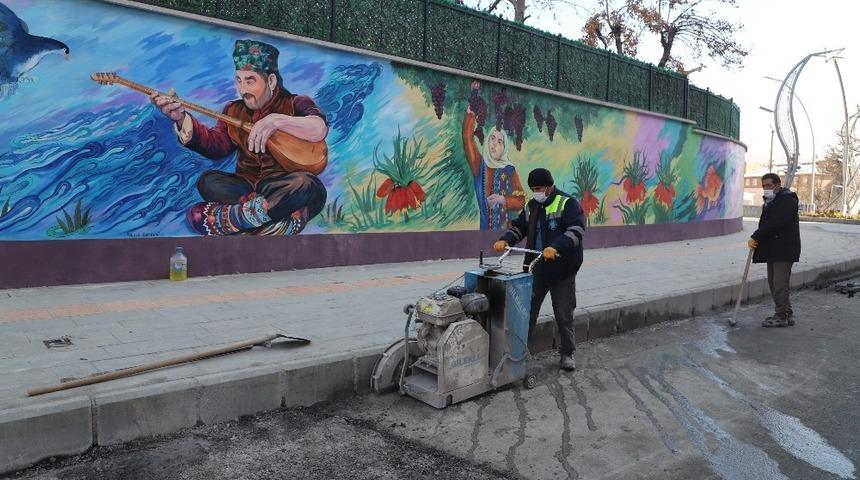 Herkes evinde otururken onlar &ccedil;alışıyor