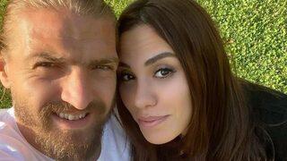 Şükran Ovalı ve Caner Erkin'den yatak pozu! Yastıkla kapattılar... 