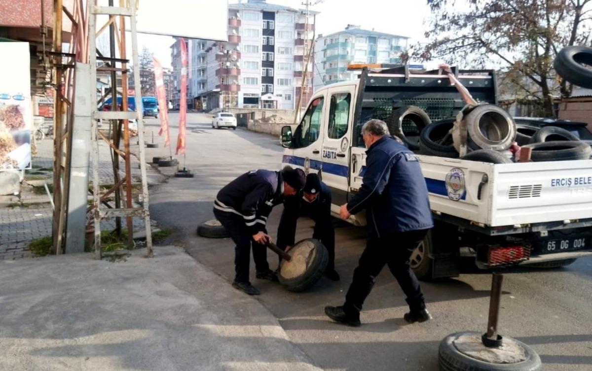 Erciş Belediyesi zabıta ekipleri yol ve kaldırım işgaline y&ouml;nelik &ccedil;alışma yaptı