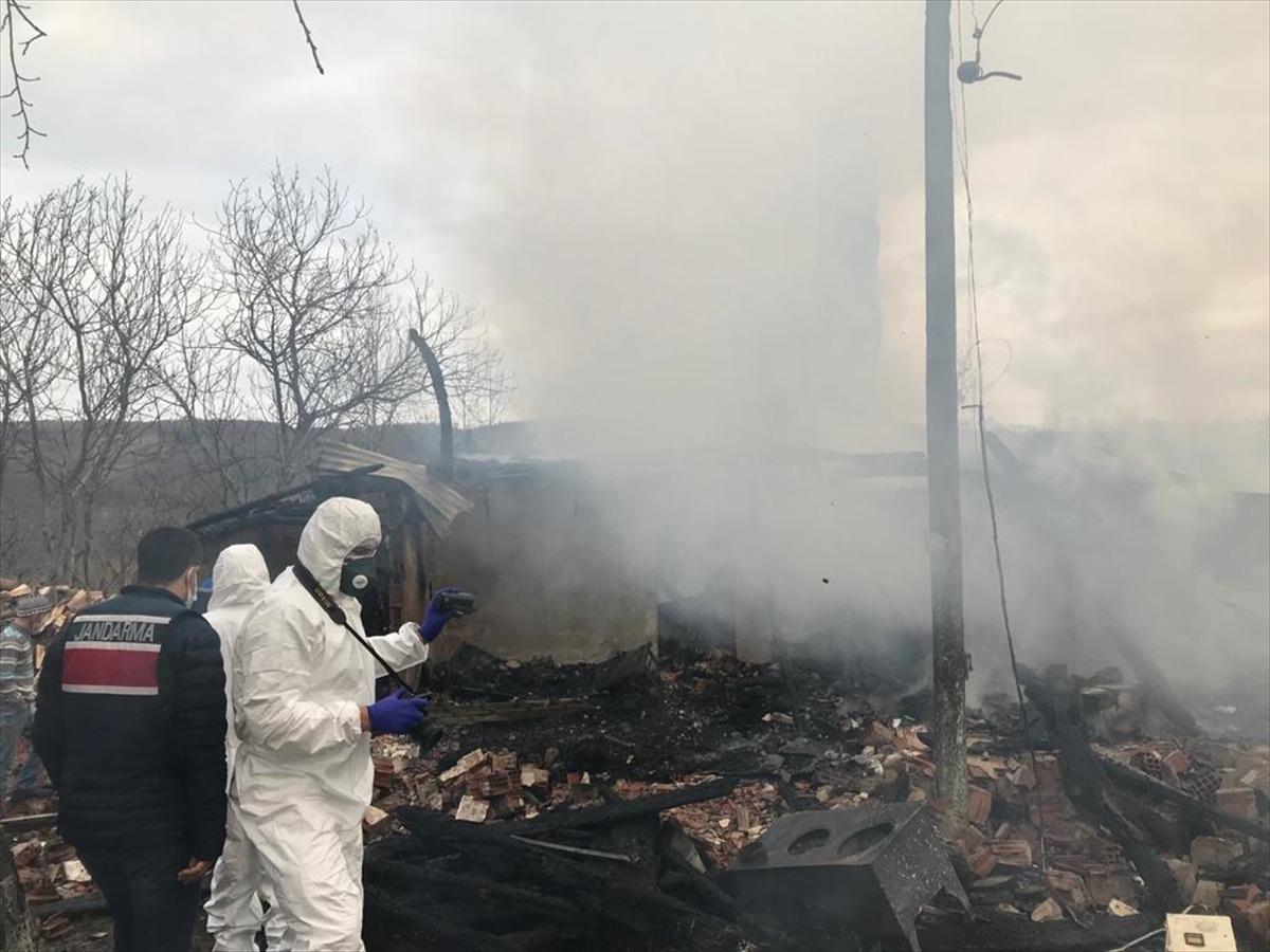 Sinop'ta &ccedil;ıkan ev yangınında yaşlı &ccedil;ift hayatını kaybetti