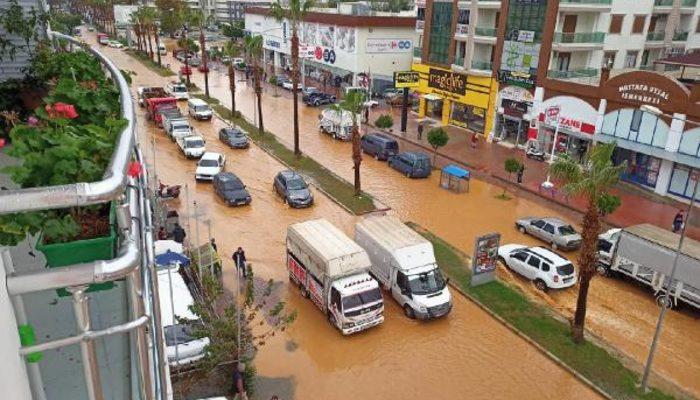 Şiddetli yağış Antalya'yı olumsuz etkiledi! 100.3 kilogram yağış düştü