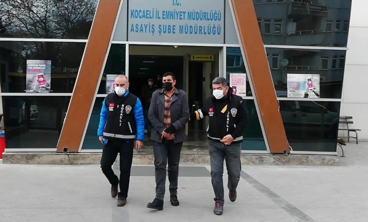 Vatandaşın aracının &ouml;n&uuml;n&uuml; kesip ziynet eşyalarını gasp eden şahıslar yakalandı