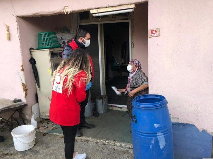 Vefa Sosyal Destek ekibi ihtiyaç sahibi ailelerin yanında G1