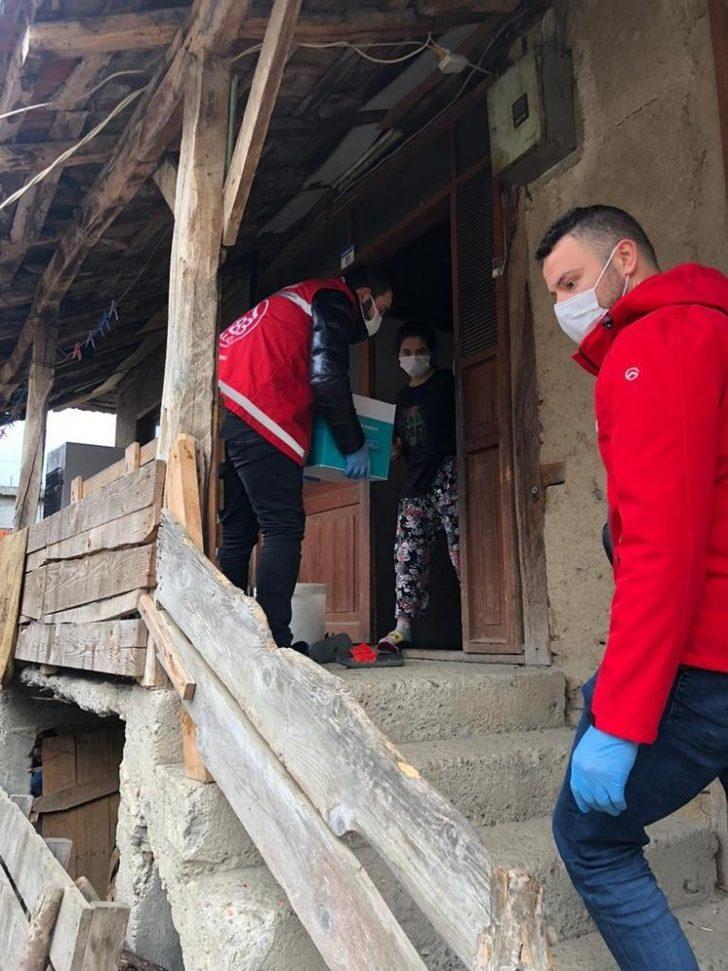 Vefa Sosyal Destek ekibi ihtiyaç sahibi ailelerin yanında G2