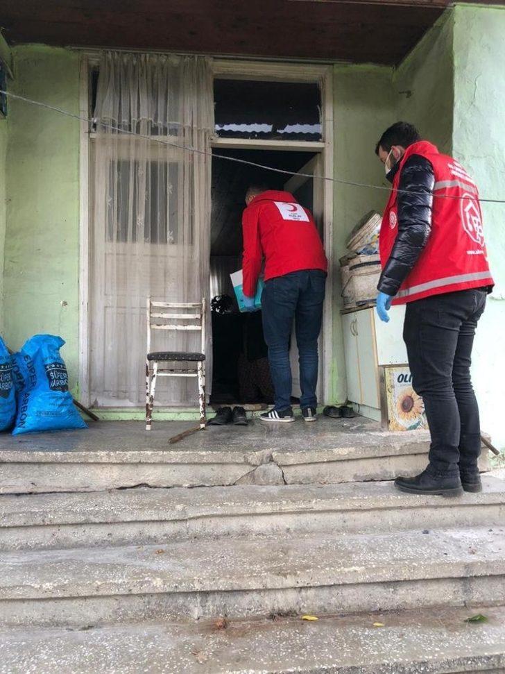 Vefa Sosyal Destek ekibi ihtiyaç sahibi ailelerin yanında G3