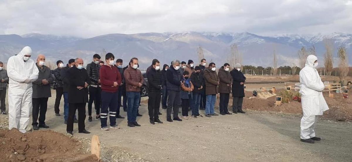 Covid-19&rsquo;dan hayatını kaybeden sağlık &ccedil;alışanı son yolculuğuna uğurlandı