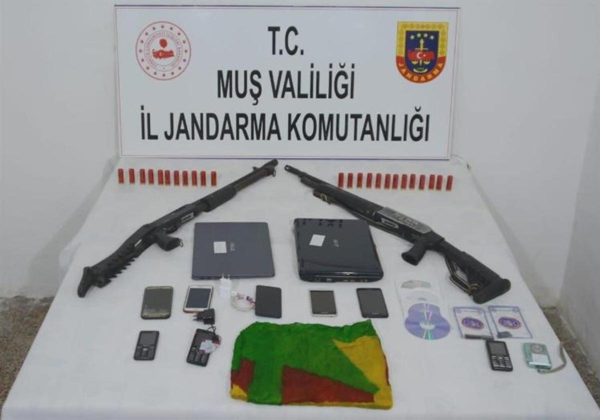 Askerlere taşlı sopalı saldırıda bulunan ter&ouml;r &ouml;rg&uuml;t&uuml;ne m&uuml;zahir 5 kişi tutuklandı
