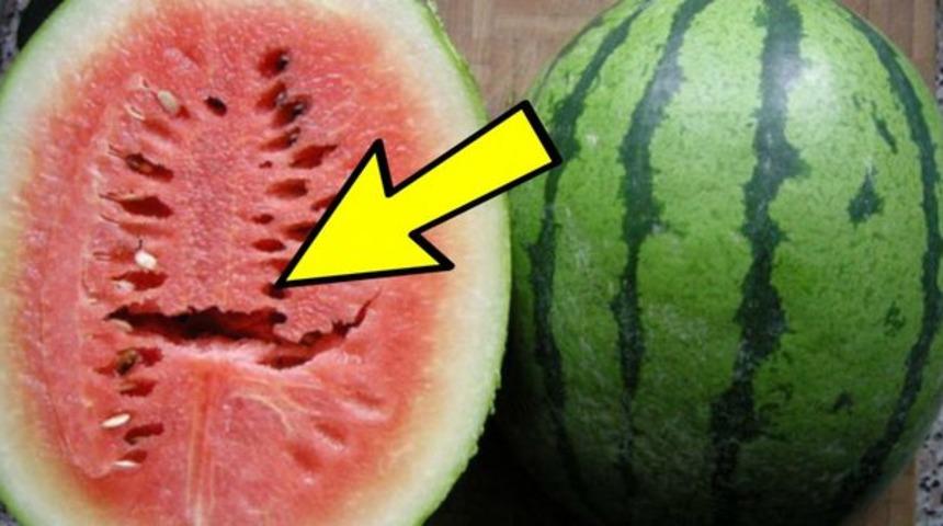 Bu &Ccedil;atlakları G&ouml;rd&uuml;ğ&uuml;n&uuml;z Anda O Karpuzu Yemeyi Bırakın!