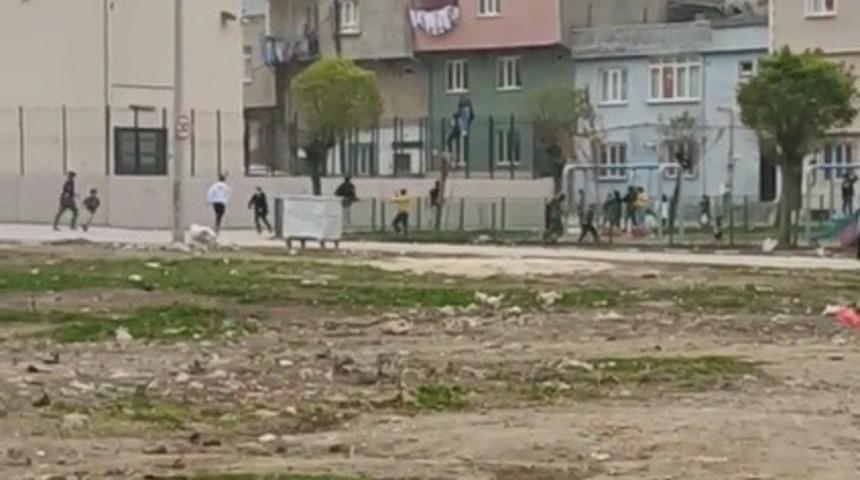 Bursa'da sokağa çıkma yasağında top oynayan çocuklara polis baskını