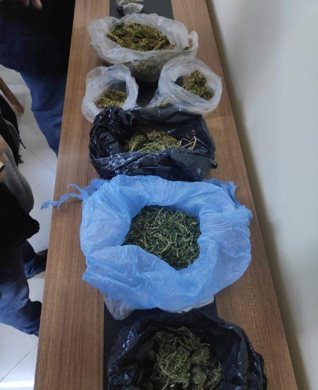 İzmir’de uyuşturucu taciri gözaltına alındı