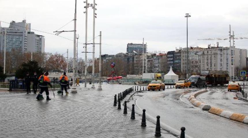 Taksim Meydanı boş kaldı!