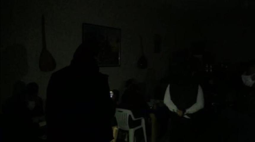 Mum ışığında kumar pahalıya patladı!