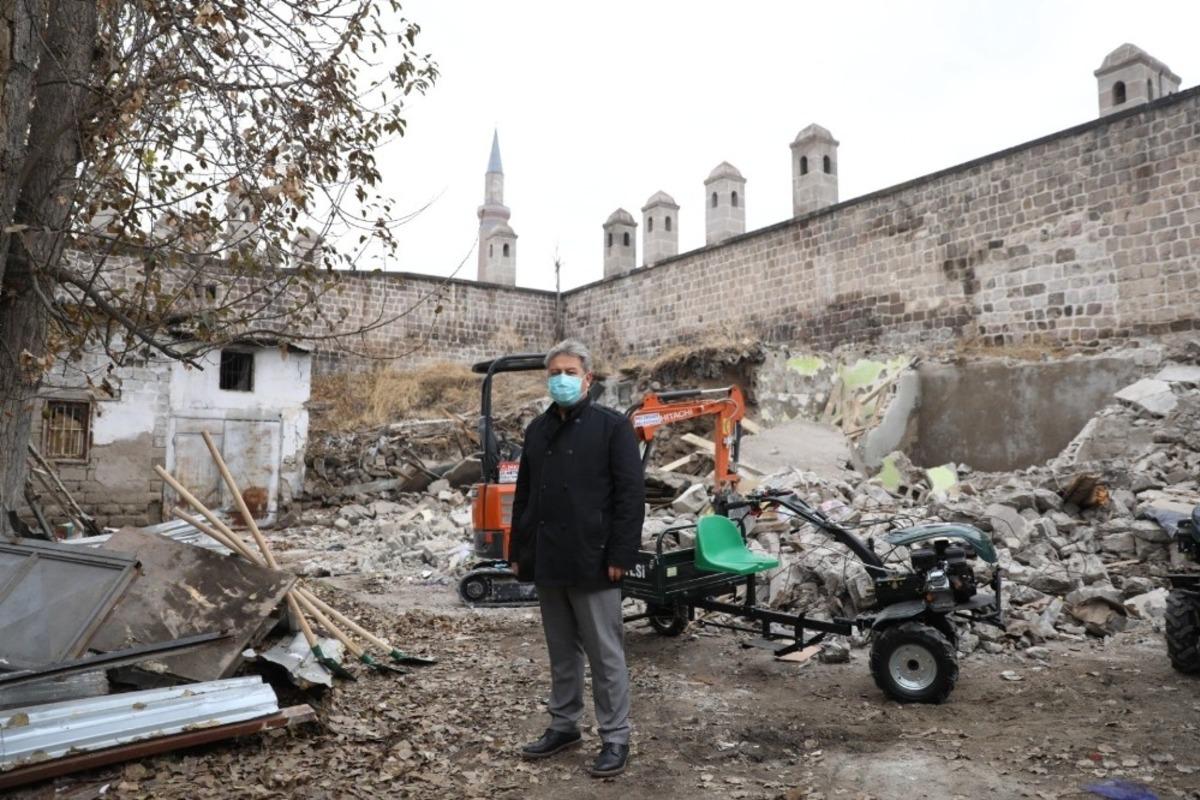 500 yıllık G&ouml;n Han&rsquo;da restorasyon başladı