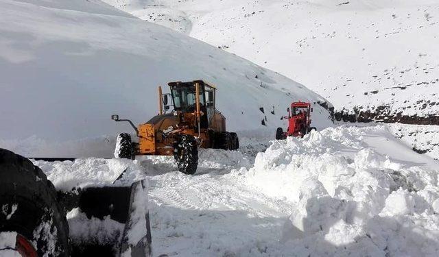 Erzincan’da kar ve tipiden 6 köy yolu ulaşıma kapandı